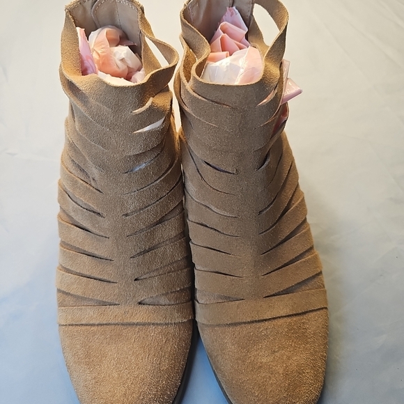 Carlos by Carlos Santana Shoes - Carlos by Carlos Santana‎ Tan Ankle Booties Size 9